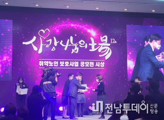 여수시(시장 정기명)가 2022년도 노인복지사업 부문에서 다수의 상을 수상하며 성과를 인정받았다.