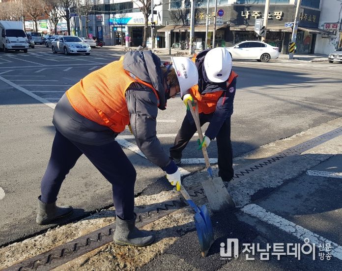 광주광역시 서구 포트홀 긴급정비반 운영
