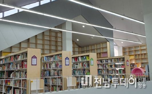 구례군 매천도서관, 학부모연합회에서 어린이 도서 기증받아