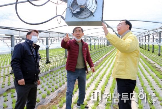 윤병태 나주시장, 폭설 피해 입은 남평읍 시설하우스 현장 방문, 농가 애로사항 청취
