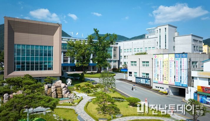 화순군청사 전경