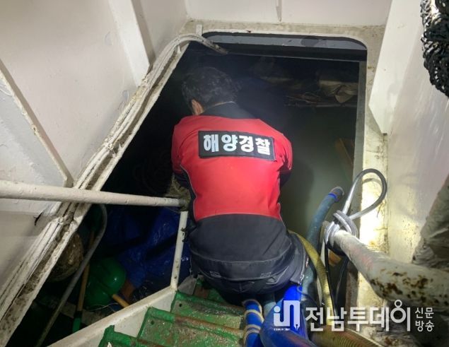 완도해양경찰서, 횡간도 인근 침수선박 신고 접수 후 총력 대응
