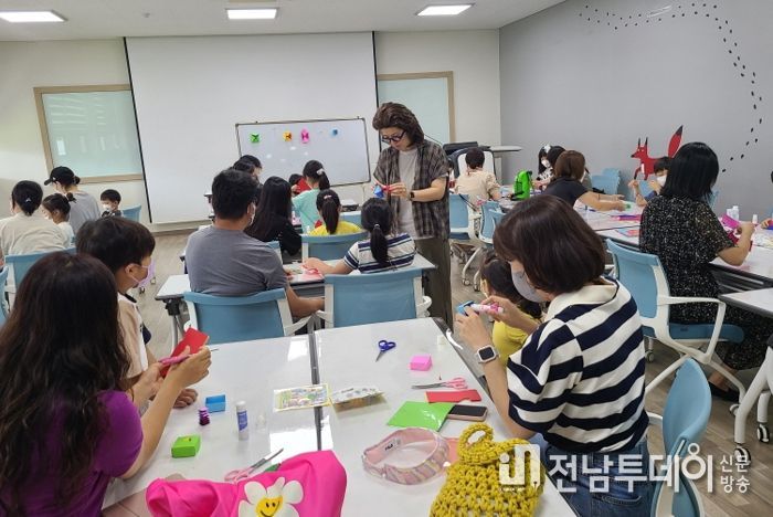 순천시립그림책도서관, 한달에 한번, 그림책 작가와 만나요!