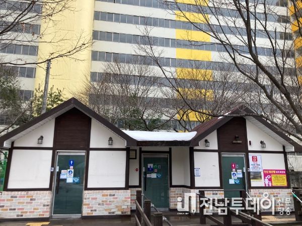 사진은 신기 제1 공원 공중화장실
