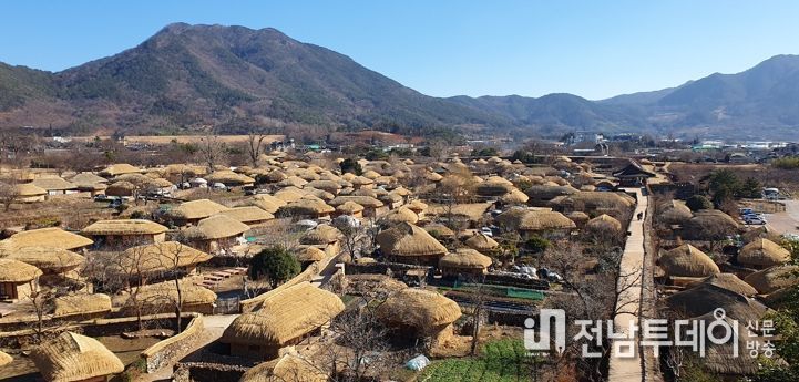 ‘납월홍매’ 꽃망울 틔운 순천 낙안읍성...설 연휴 여기 어때?