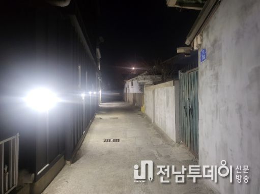 해남군‘솔라안심등’으로 어두운 골목길이 환해졌어요