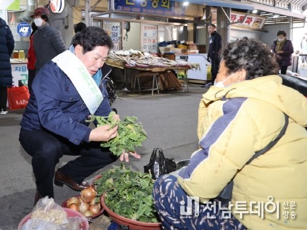 공영민 고흥군수, 설 대목 전통시장 찾아 민생 살펴