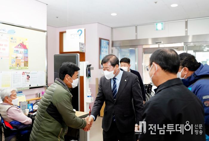 진도군의회, 설 명절 맞아 사회복지시설 등 위문