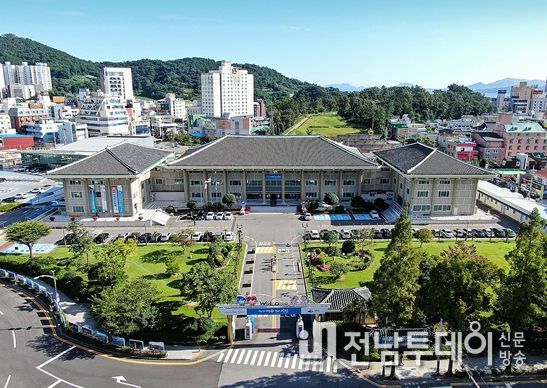 여수시(시장 정기명)는 설 연휴 시민과 귀성객에게 안전하고 깨끗한 수돗물 공급과 상하수도 이용 불편 최소화를 위해 ‘설 명절 대비 상하수도 종합대책’을 추진한다.