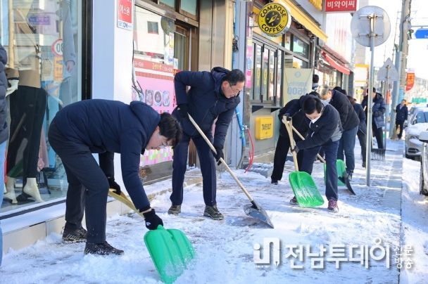 해남군,“최강한파 물렀거라”설 연휴없이 제설‘구슬땀’