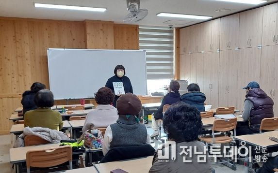 고흥군립도서관, 책놀이 지도사 양성교육 실시