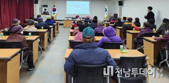 노인일자리 사업 참여자 안전교육 실시 모습