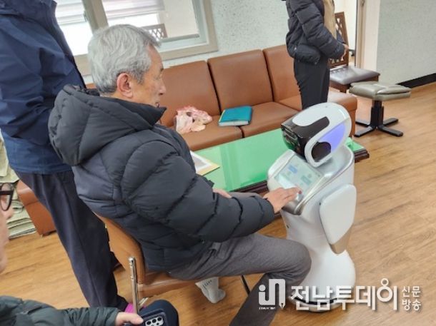 스마트경로당(AI로봇 사용 실습)
