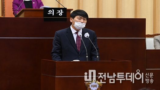 광주 서구의회 김옥수 의원이 제309회 임시회 중 본희의에서 발언하고 있다.