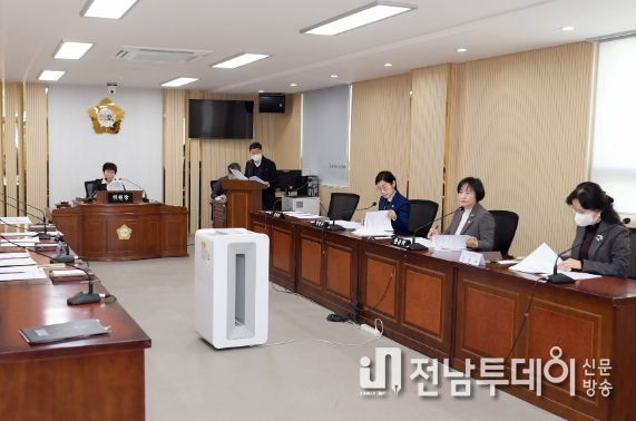 광산구의회가 6일 의원연구단체 지원심사위원회 회의를 열어 등록과 활동계획을 심의·의결했다.