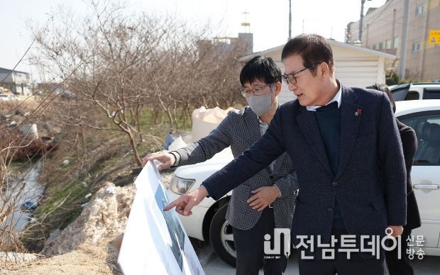 오른쪽 이상익 함평군수