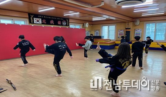 여수시 드림스타트가 지난 3일 48개 수행기관과 협약을 맺고 본격적인 맞춤형 서비스 지원에 나선다.