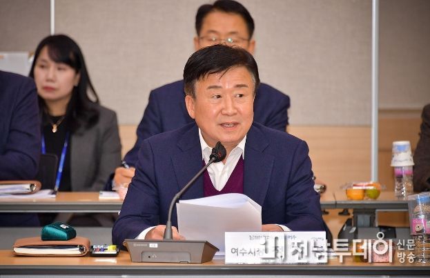 10일 오후 여수시청 회의실에서 정기명 여수시장을 비롯한 주철현(갑)‧김회재(을) 국회의원, 시의회 의장, 도‧시의원, 주요 당직자 등 70여명이 참석한 가운데 당정협의회가 개최됐다.
