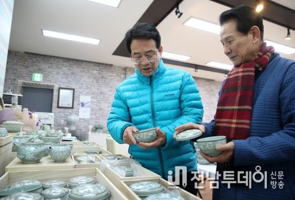 지난 9일, 강진원 강진군수가 강진청자축제 진행상황 점검 보고회를 가졌다.