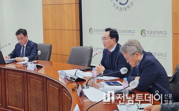 윤병태 전남 나주시장이 20일 성균관대학교에서 열린 국가인재양성전략 포럼 지자체 발표자로 참석해 ‘나주시 인재양성전략과 과제’를 주제로 발표하고 있다.
