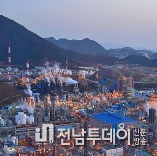여수시가 이달부터 여수 산단 화학사고 및 환경오염 예방을 위해 ‘폐기물 관리 실태’ 집중점점에 나선다.