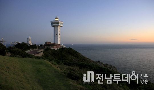 여수시가 ‘여수~거문 항로’의 안정화를 위해 여객선사를 공모한다.