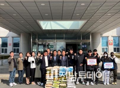 광양시, 광양읍 체육회 쌀 화환(500kg)으로 축구 꿈나무에게 기증