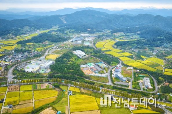 화순군은 대한민국 유일 백신바이오특구로 지정되어 백신ㆍ바이오산업을 지역의 주력 산업으로 육성하고 있다.