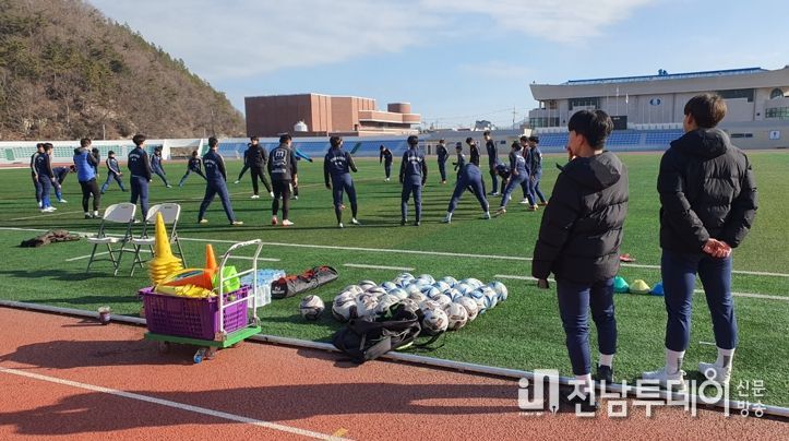 완도로 전지훈련을 온 김영권FC 훈련 모습
