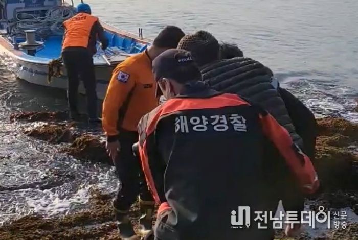 완도해경, 섬마을 뇌출혈 의심 응급환자 등 2명 이송