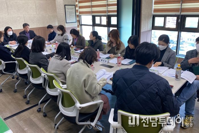 지난 2일 군청에서 열린 ‘2023년 노인복지정책 회의’ 모습