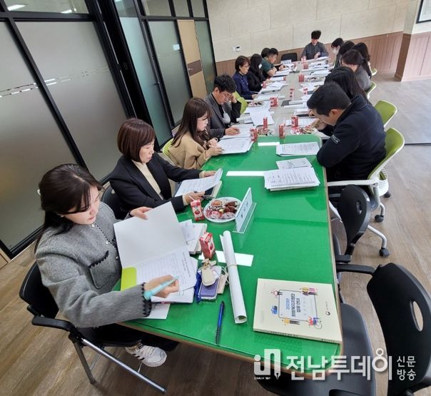 지난 7일 군청에서 열린 간담회 모습