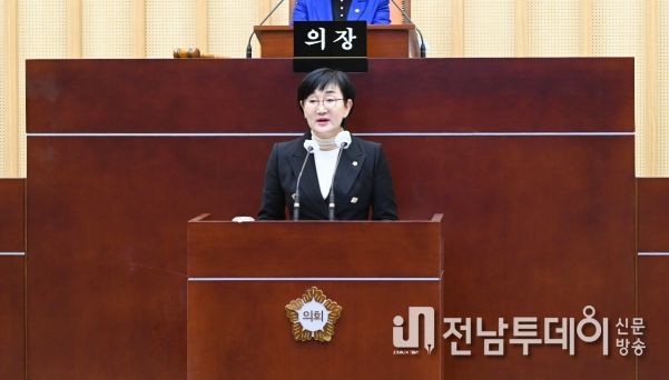 서구의회 김수영 의원이 의회 본회의장에서 발언을 하고 있다. (사진 = 김수영 의원 제공)