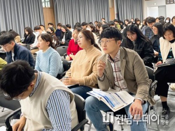 13일 군청 대회의실에서 진행된 계약실무 기초교육 모습
