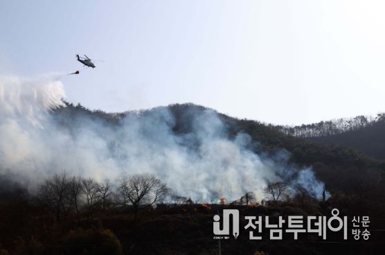 지난 3월 8일 화순군에서 발생한 산불의 진압 현장