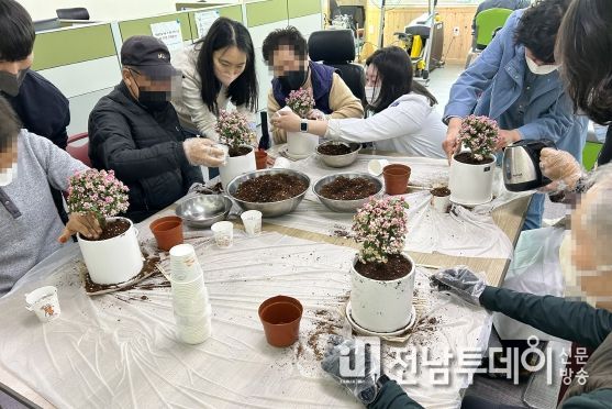 광산구 건강취약계층 반려식물 지원 사진