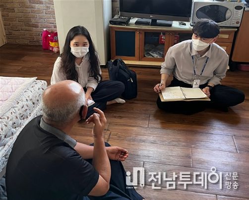 여수시 시전동 주민센터는 16일 ‘시시콜콜 돌봄 천사’ 자원봉사자를 내달 14일까지 모집한다고 밝혔다.