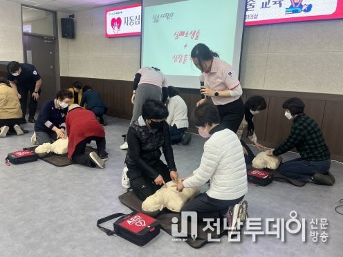 광주 서구 동천동, 자동심장충격기 사용법 및 심폐소생술 교육 진행