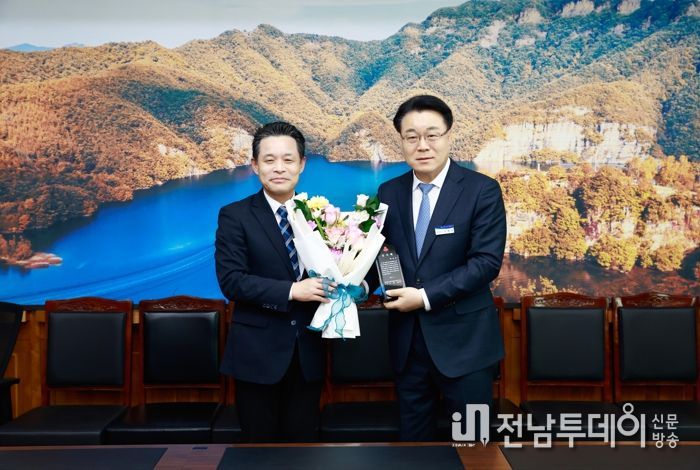 16일 전남사회복지공동모금회가 희망2023나눔캠페인 우수군 감사패를 화순군에게 전달했다.
