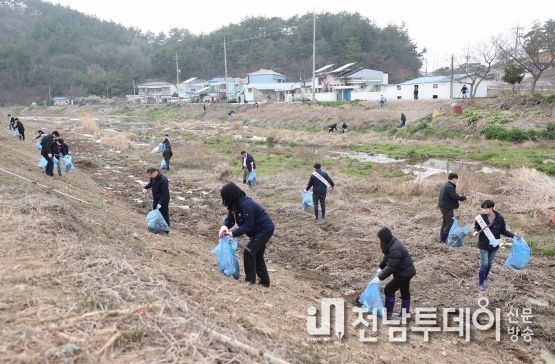무안군, 세계 물의 날을 맞아 하천 정화 활동 추진