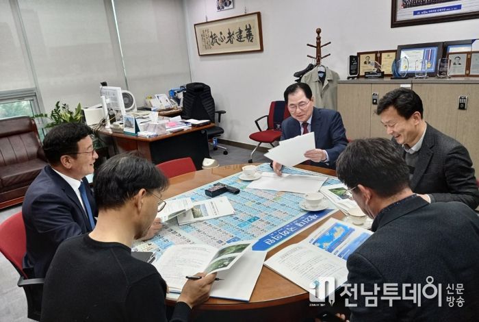 신우철 완도군수, 윤재갑 국회의원 면담 통해 현안 사업 국가 예산 반영 지원 건의