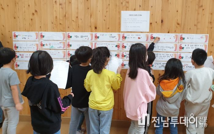 4․3 문구 전시회