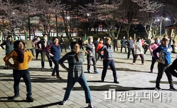 온 동네 달빛체조교실