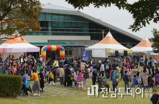 2023년 『도서관 주간』…‘책 속에 나를 담다’