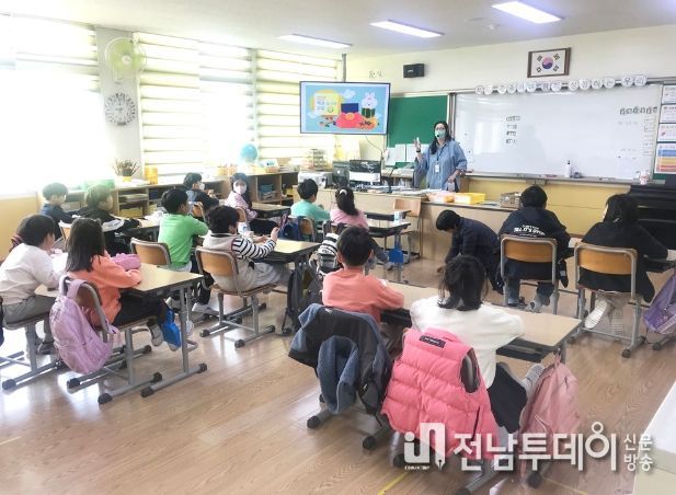 2023년 책과 노니는 교실