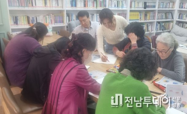 작은도서관 속 아트
