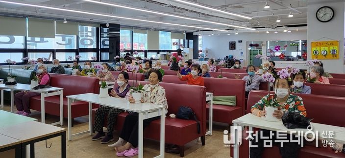 여수시는 노년기 어르신들의 건전한 여가문화 조성과 사회활동 참여 유도를 위한 ‘찾아가는 실버세대 녹색체험 사업’을 추진한다.