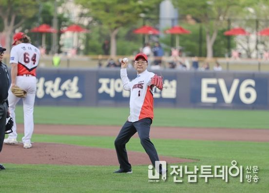 해남군, 야구장 찾아‘해남어린이 공룡대축제’성공 기원