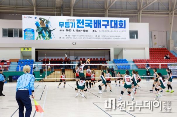 사진은 하니움 실내체육관에서 팀이 경기를 하고 있는 모습.