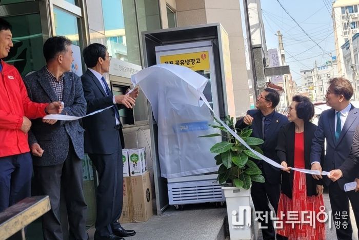 목포 지속가능발전협의회는 대성동성당 앞 전남서부종합재가센터에 목포공유냉장고 1호점을 오픈했다.